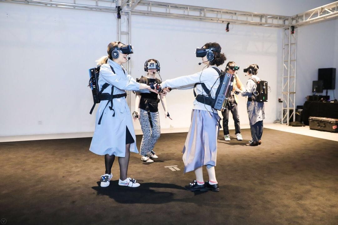 上海这件 VR 舞蹈作品，让玩家在虚拟和现实中实时互动_手机新浪网