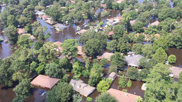 飓风过境引发洪灾。（图源：今日美国网）