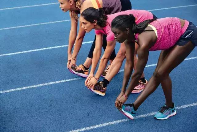 这当然不是说静态拉伸没有用,只是不同的动作需要在不同的时间来做.