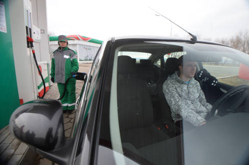  图为俄罗斯鞑靼石油公司的加油站。新华社/卫星社