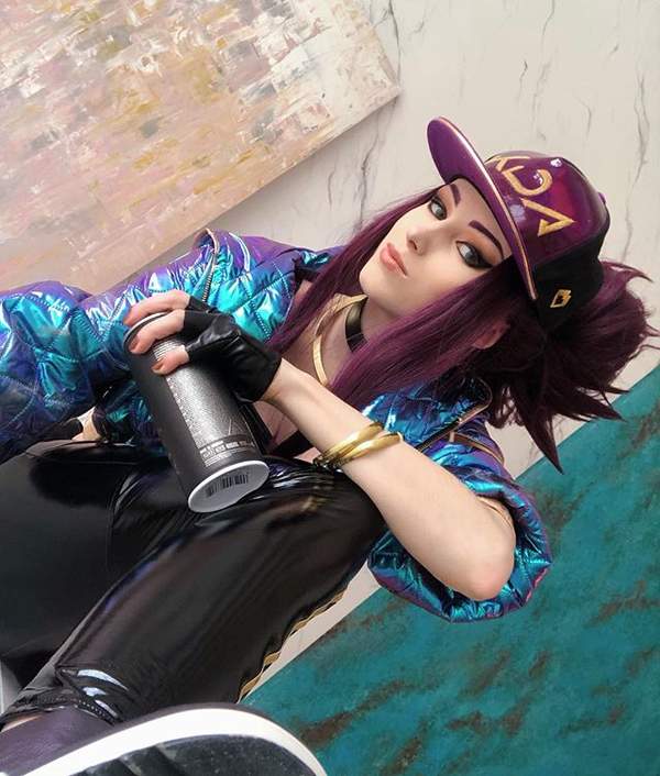 火辣美女coslolkda女团一人饰三角尽显万种风情