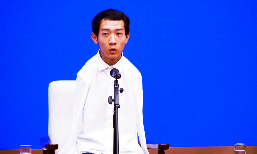 无臂青年彭超幸福都是奋斗出来的用汗水去追寻幸福