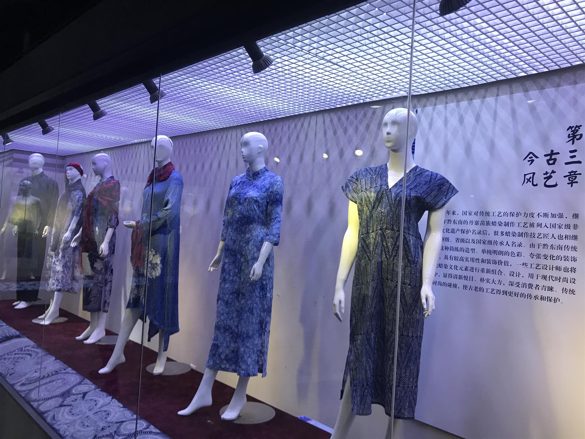 上海纺织博物馆希望通过这类展览,让全社会对这些少数民族非物质文化