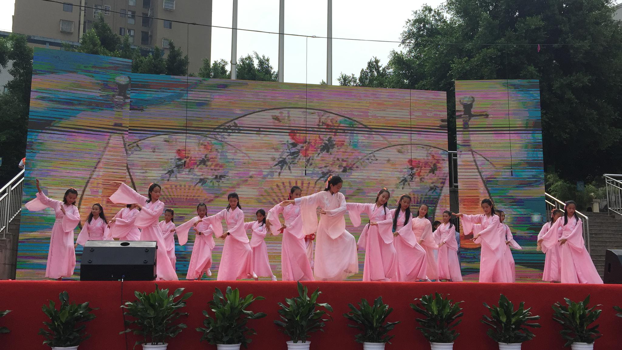 重庆渝北金鹏实验小学1600余师生诵读经典玩穿越|渝北区|诵读|渝北
