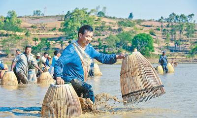 鱼罩捕鱼别具一格