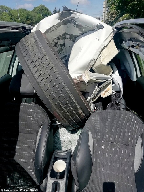 万幸天降轮胎砸坏行驶汽车驾驶员却仅受轻伤