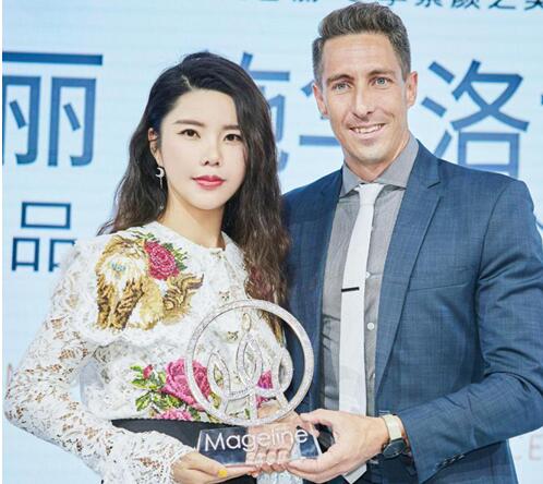 麦吉丽品牌董事长郭苗女士(米总)收到施华洛世奇专业部亚太区供应链及