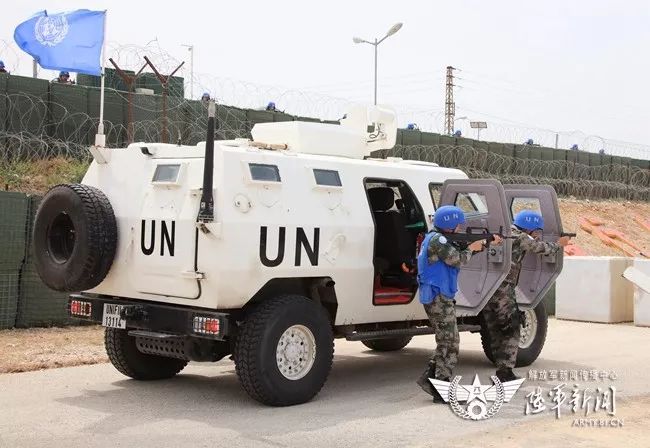 为和而来中国赴黎维和部队组织应急防卫演练