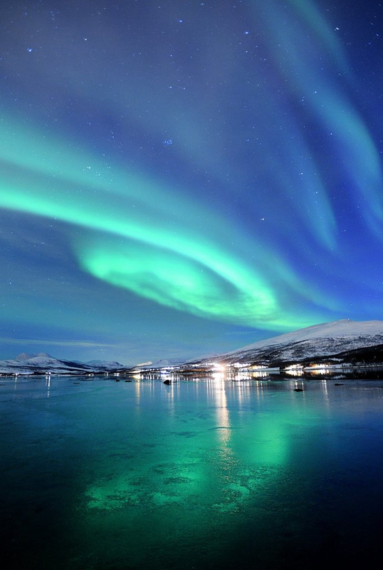 摄影师拍挪威北极光 绿光浮动宛若幻境