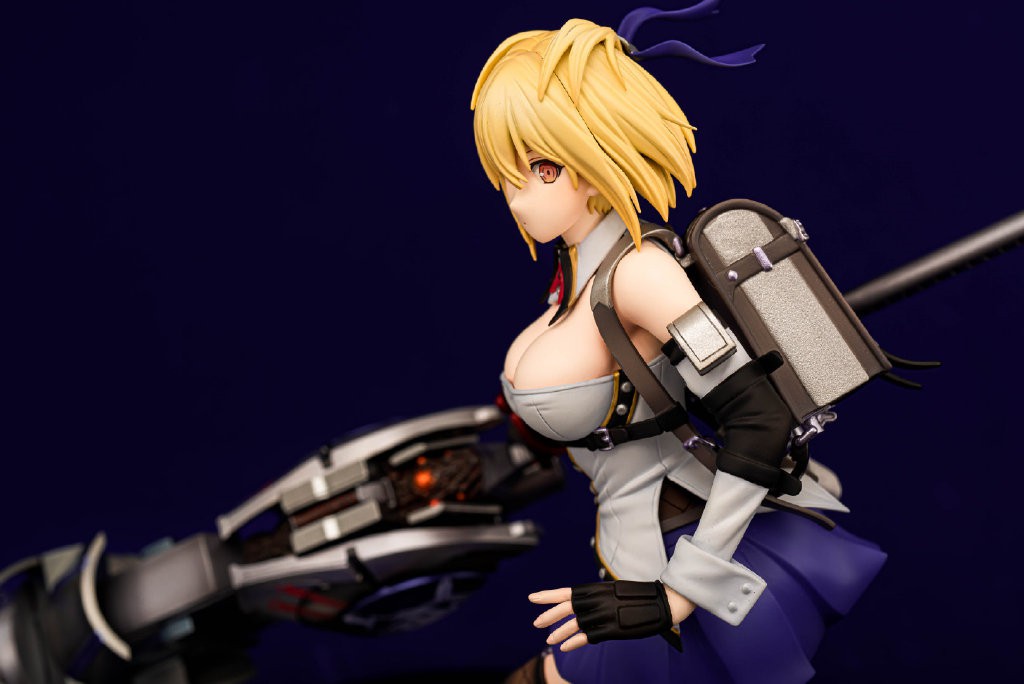 噬神者3克蕾雅新手办妹子穿抹胸短裙持长枪