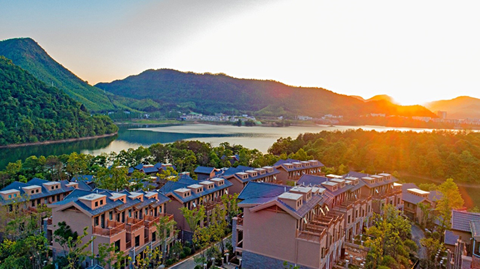 太平湖畔,金盆湾康养小镇九华山下,温泉养生谷浦溪水镇,徽文化国际