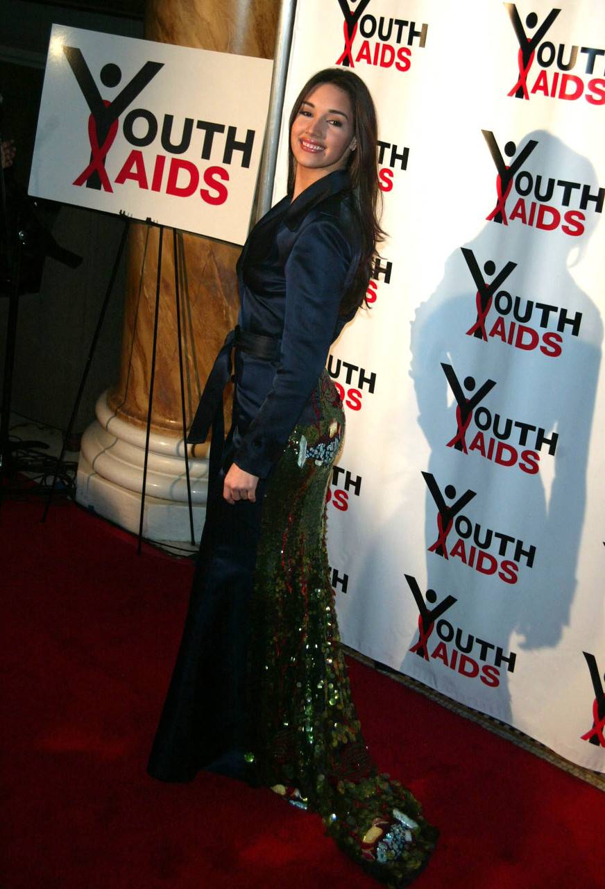 今日图集:霍福德美艳娇妻艾米莉-维嘉_手机新浪网