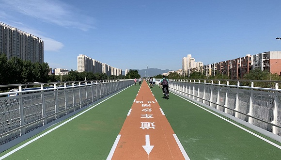 北京首条自行车道开通回龙观到上地通勤多了一项选择