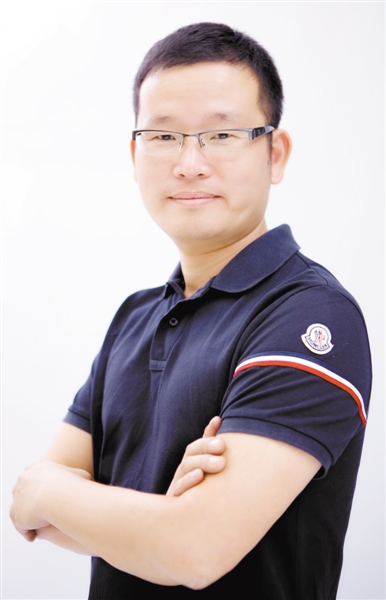 全国特级教师,浙江省温州市籀园小学的科学课老师陈耀以前有台破旧的