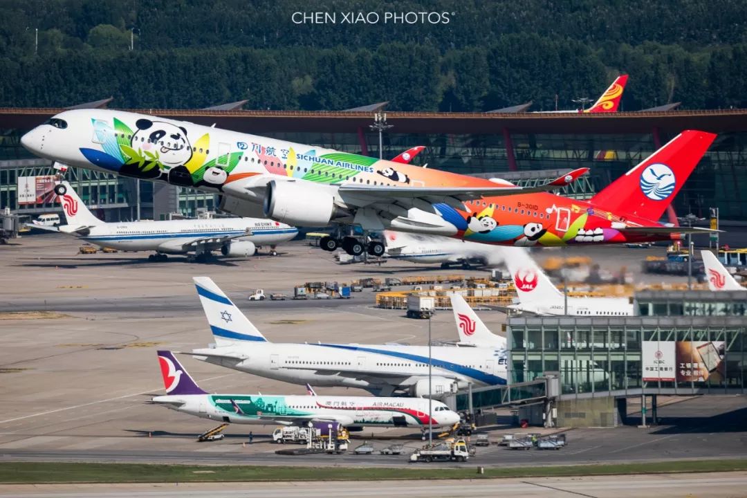 东方航空a350也参与了的当日的大兴机场真机测试飞行 阳台与窗外