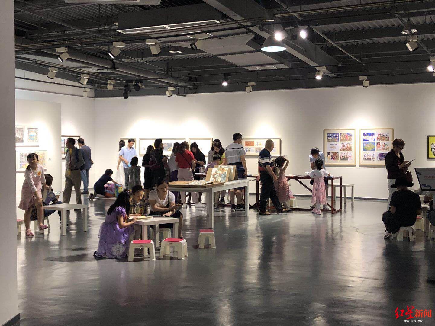 在四川成都文轩美术馆正式拉开了帷幕