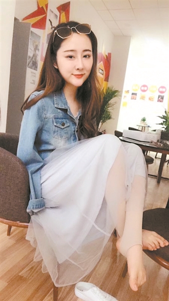 无臂女孩高考圆梦后屡遭碰壁终成励志偶像|杨莉_新浪财经_新浪网