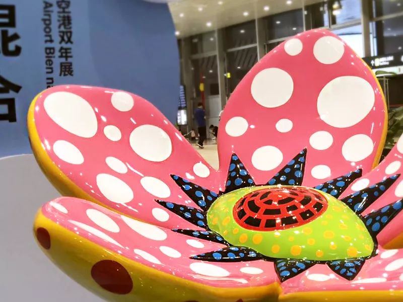波点空降白云机场艺术大师草间弥生作品国内机场首秀