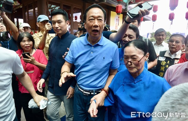 林志玲 郭台铭 郭台铭(图片来源:台湾“东森新闻网”)