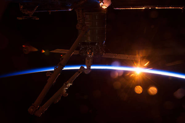 私人宇航员有望遨游太空 来源：NASA官网