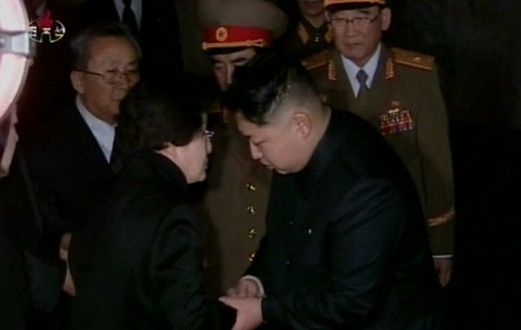 李姬镐吊唁金正日，获金正恩接见。（朝鲜中央电视台截图）