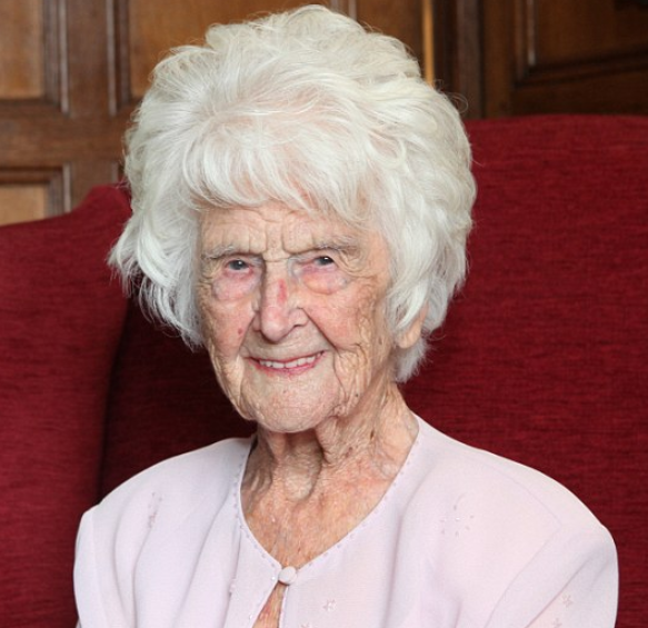 海外网6月14日电 英国最长寿老人格蕾丝·琼斯(grace jones)于上周五