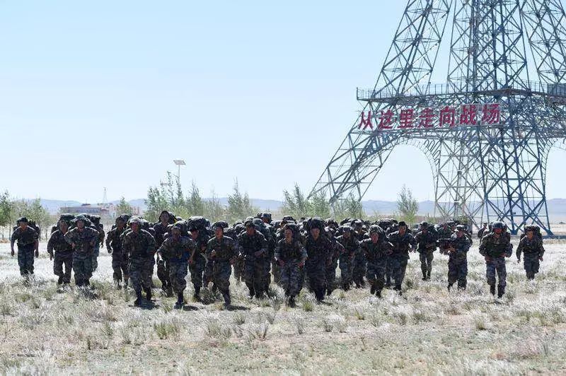 探营朱日和:野外驻训让"战味"更浓