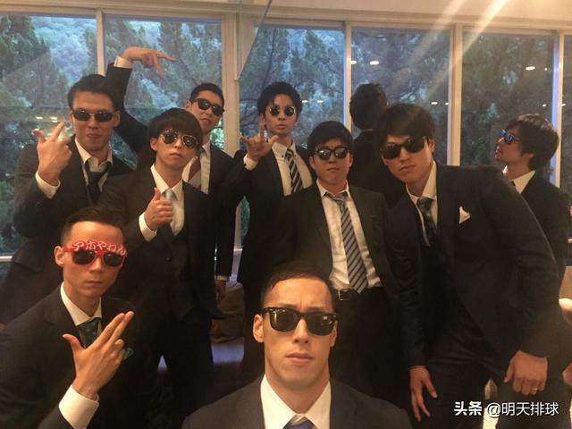 日本jt雷霆男排队长结婚官推展示了男男婚戒照 手机新浪网 日本jt雷霆男排队长结婚官推展示了男男婚戒照 手机新浪网