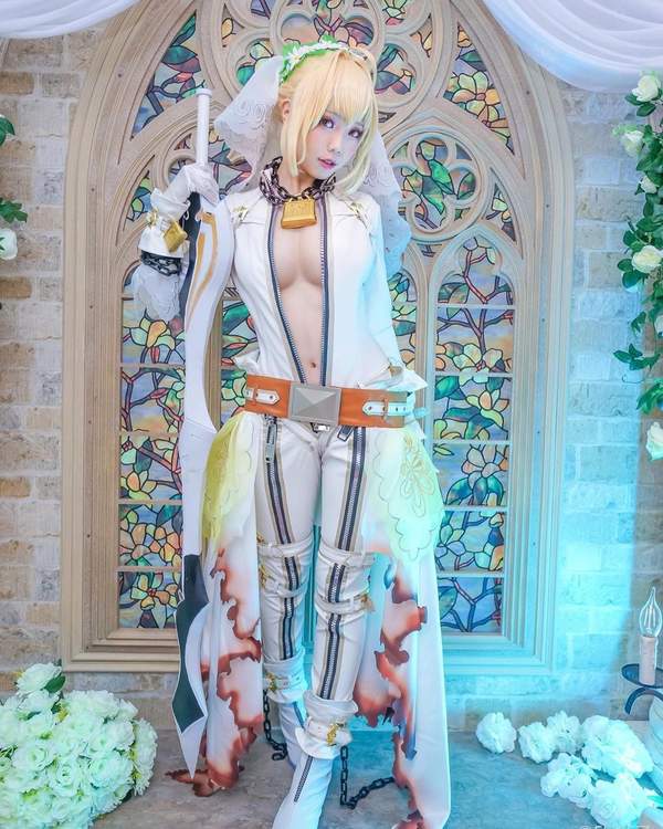 国外美少女cos《fgo》玉藻前 小狐狸甜美又不失妩媚