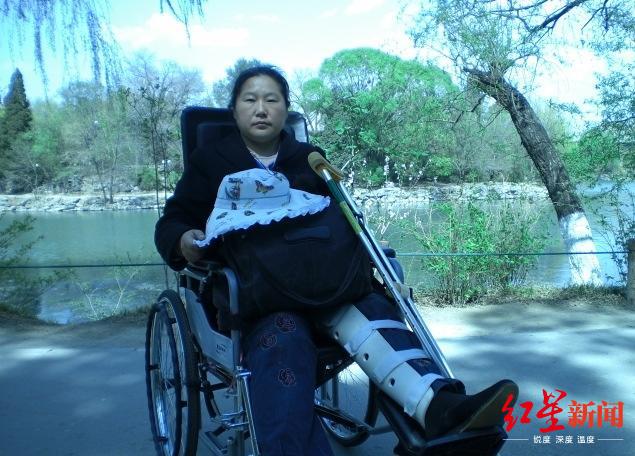 ↑南陽溯源法醫(yī)臨床司法鑒定所鑒定,王鴻微左膝損傷屬五級(jí)傷殘