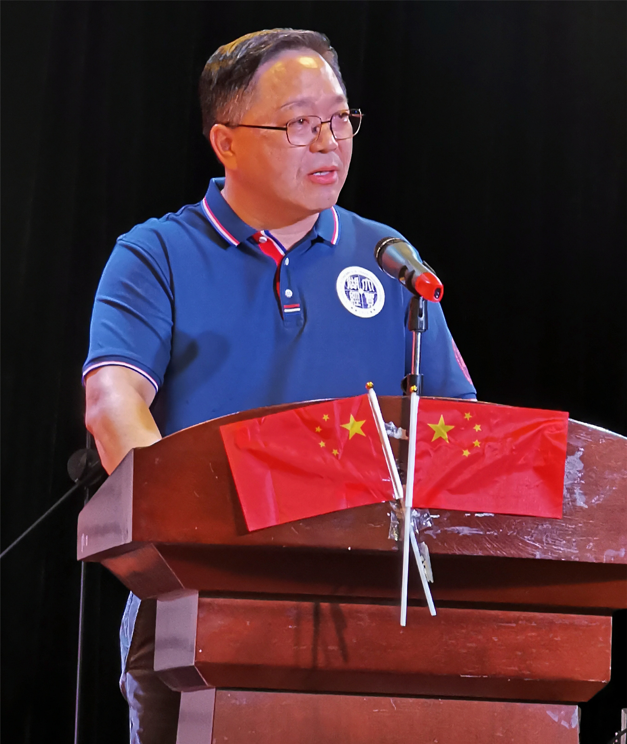 学院党委书记郭平教授,院长许和连教授,党委副书记谢树玉老师,副院长