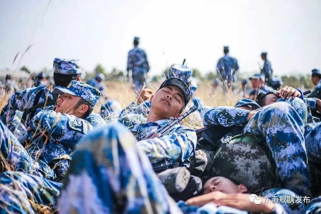 为了晚上能睡着做过的努力军人从来不用