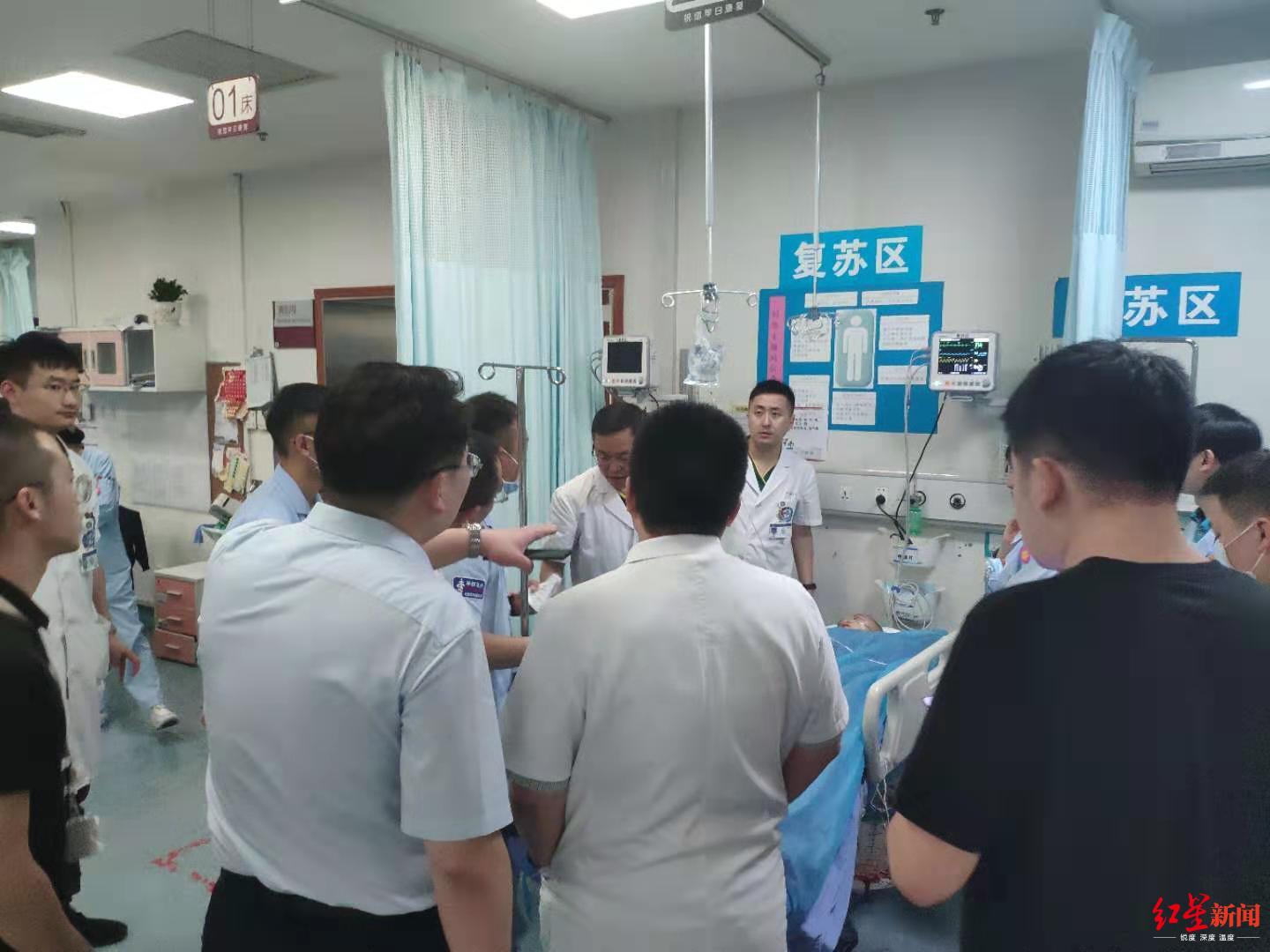 地震重伤姐弟安全转院弟弟途中输了2个单位红细胞悬液 红细胞 重伤 新浪新闻 地震重伤姐弟安全转院弟弟途中输了2个单位红细胞悬液 红细胞 重伤 新浪新闻