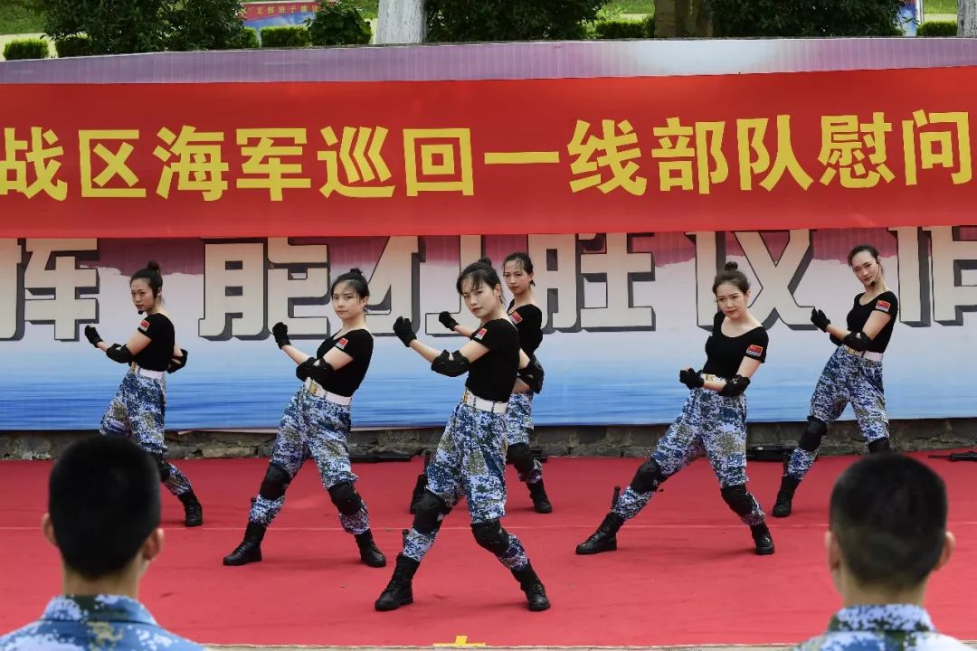 北部战区海军文艺轻骑兵出发