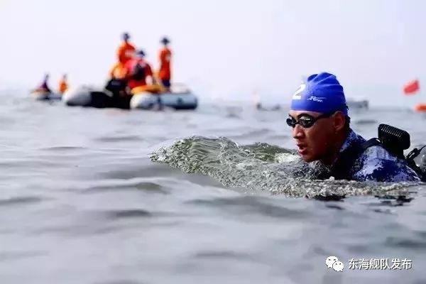 或者是这样的...... 军人是这样的…… 或者是这样的...... .咱们海军小哥哥个个都是浪里白龙 射 击 运动员是这样的...... 或者是这样的......