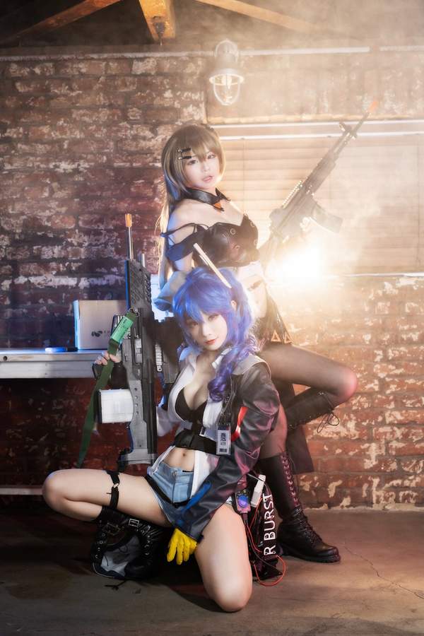 韩国美女cos少女前线k11k2小姐姐持枪火辣又飒爽