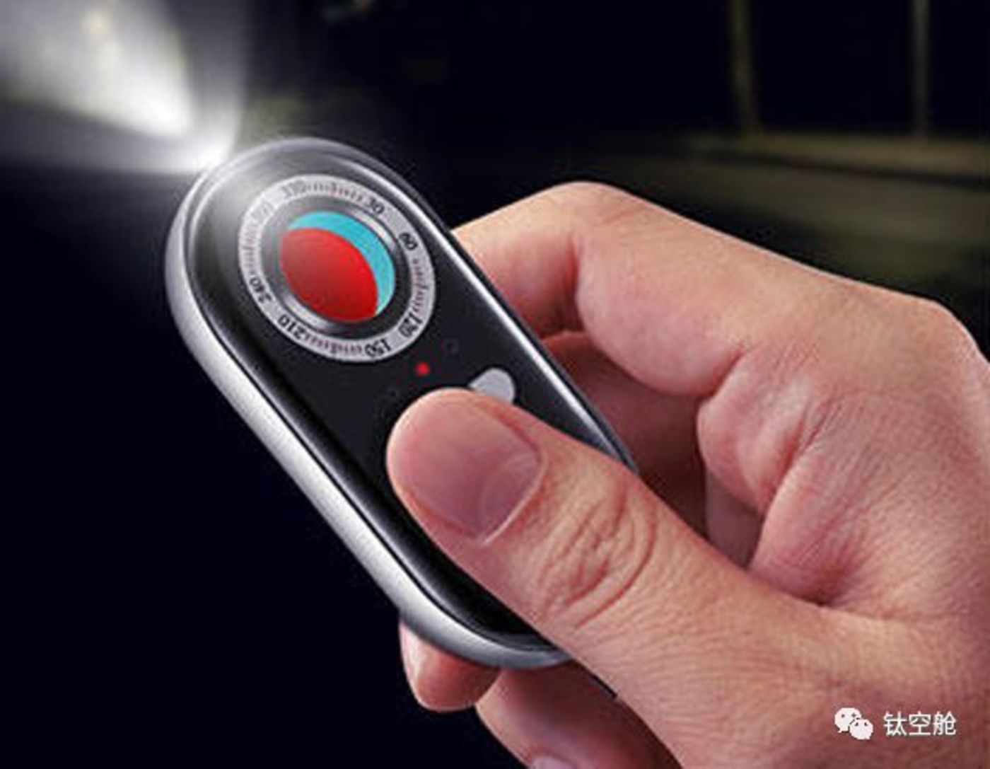 80的酒店暗藏摄像头也许你正被别人偷窥着