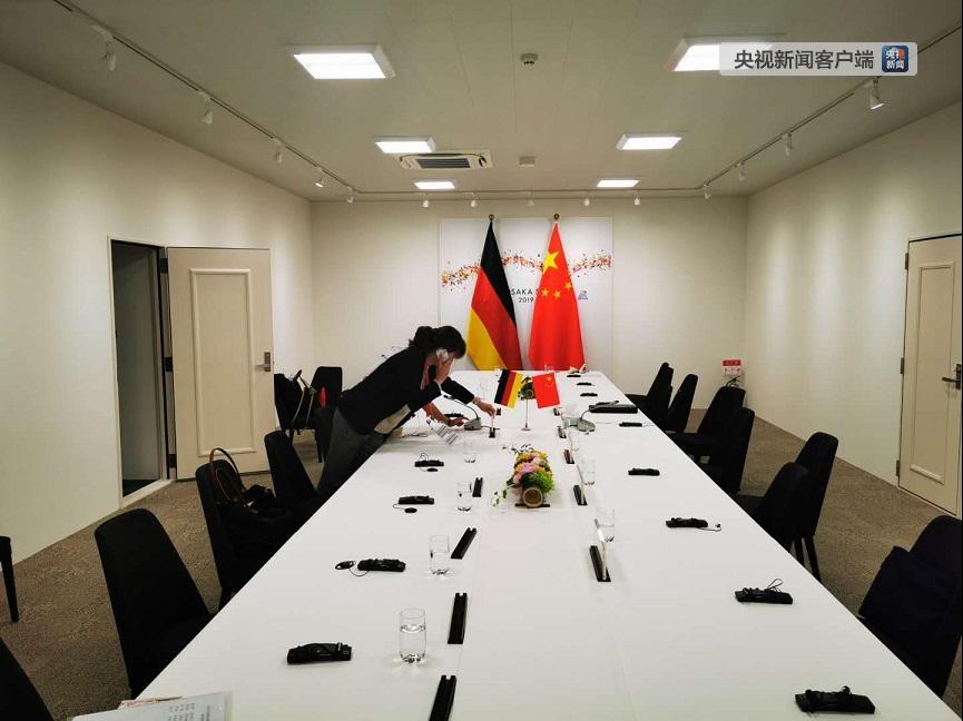 ��������Ա���ڲ����е��쵼�˻���᳡�������Ӽ��߾�ΰ���㣩