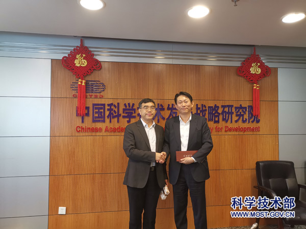 jean(高晋),驻华韩国大使馆科技处公使衔参赞lee seung weon(李承源)