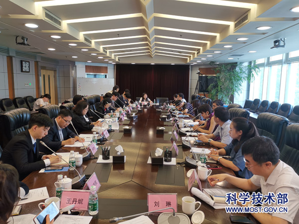 jean(高晋),驻华韩国大使馆科技处公使衔参赞lee seung weon(李承源)