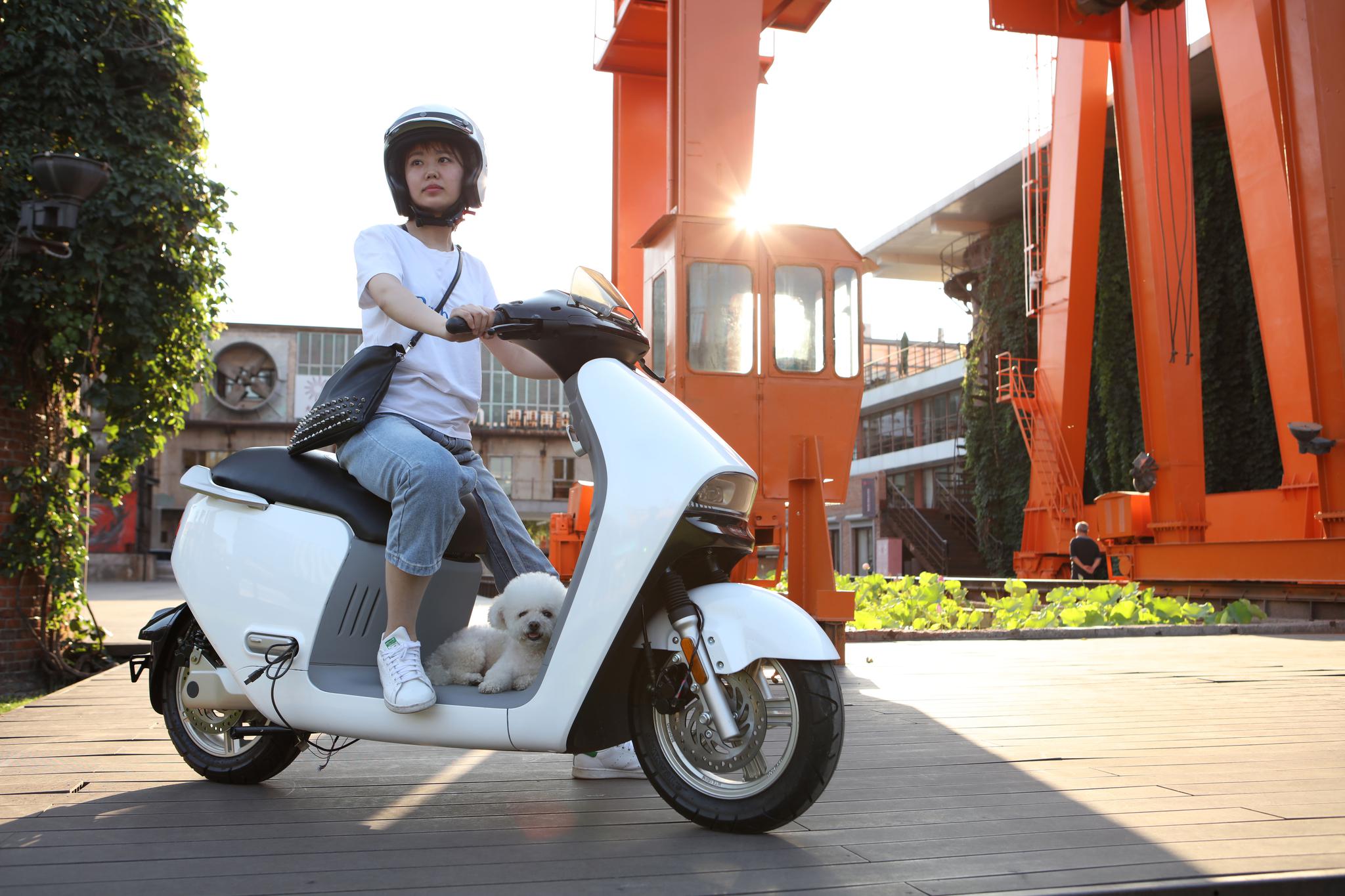 蓝鲨robor智能电动摩托车发布主打高端路线