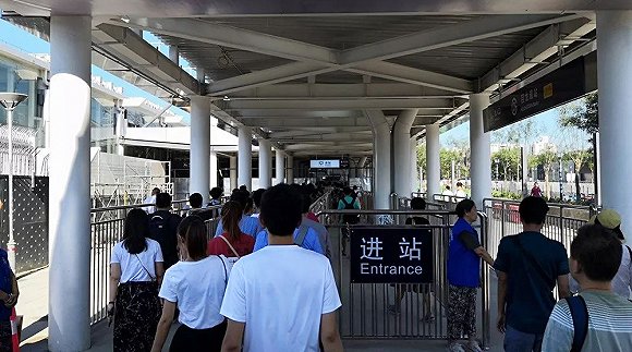 快看北京地铁13号线回龙观站新增4个安检口