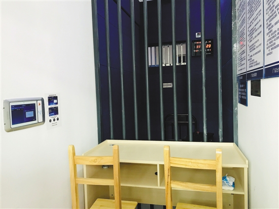 付怡 通讯员 政法宣高耸的灰墙,威严的武警,严密的布防……提及看守所