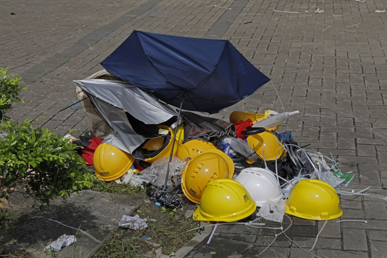 　抗议人士遗留在香港街头的垃圾 图自港媒