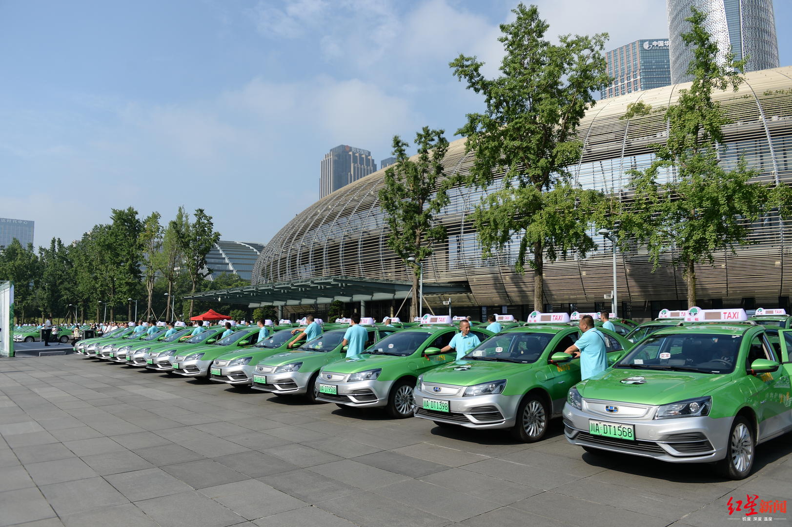 绿色出行新体验成都电动出租汽车正式发车