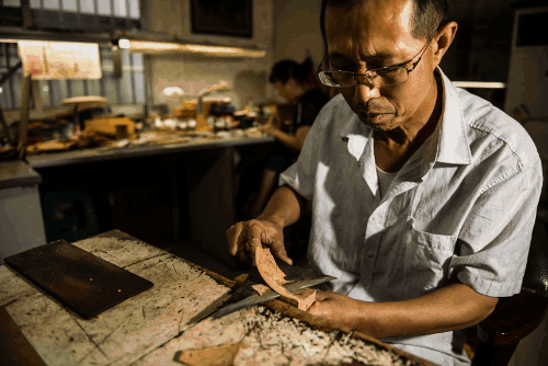 软木画工艺流程.福州工美造型艺术有限公司 供图