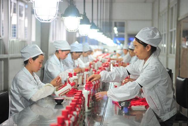 白酒排行榜及价格表_全国最贵的十大白酒排名,最贵的一瓶可抵一辆劳斯莱斯幻影!(2)