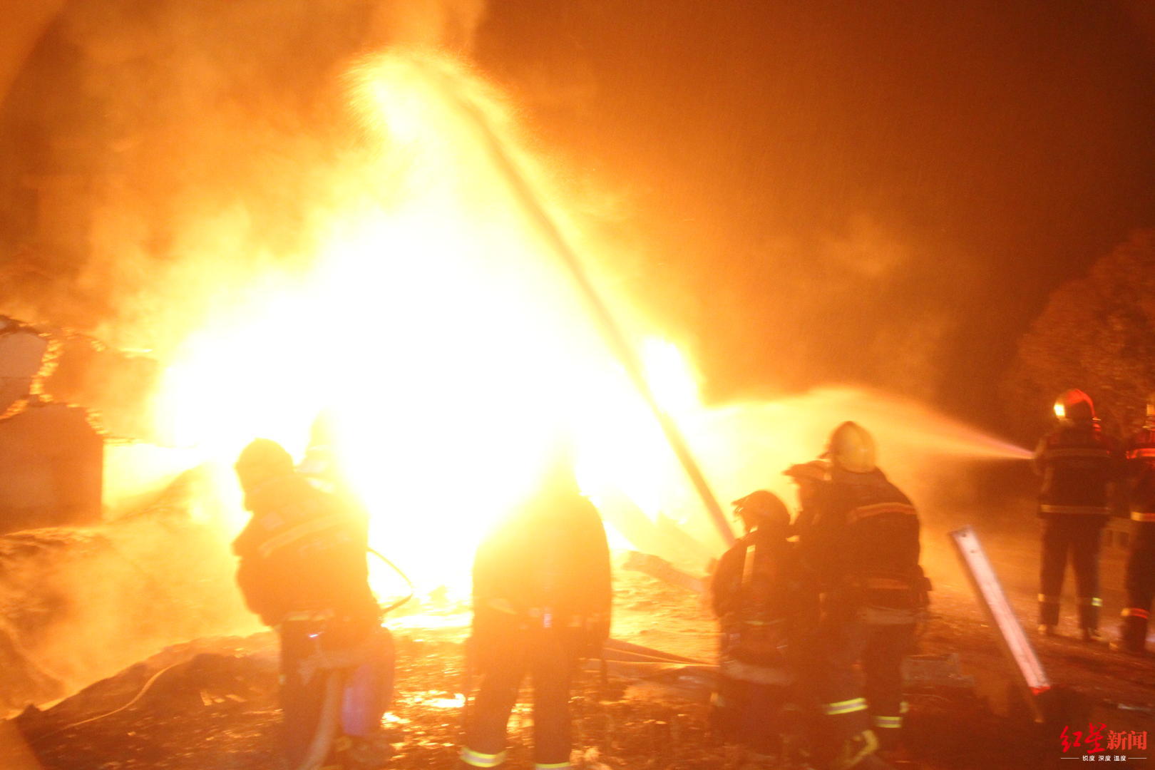 7月8日凌晨0时30分许,108国道四川剑阁县境内凉山乡往柳沟方向云凤村