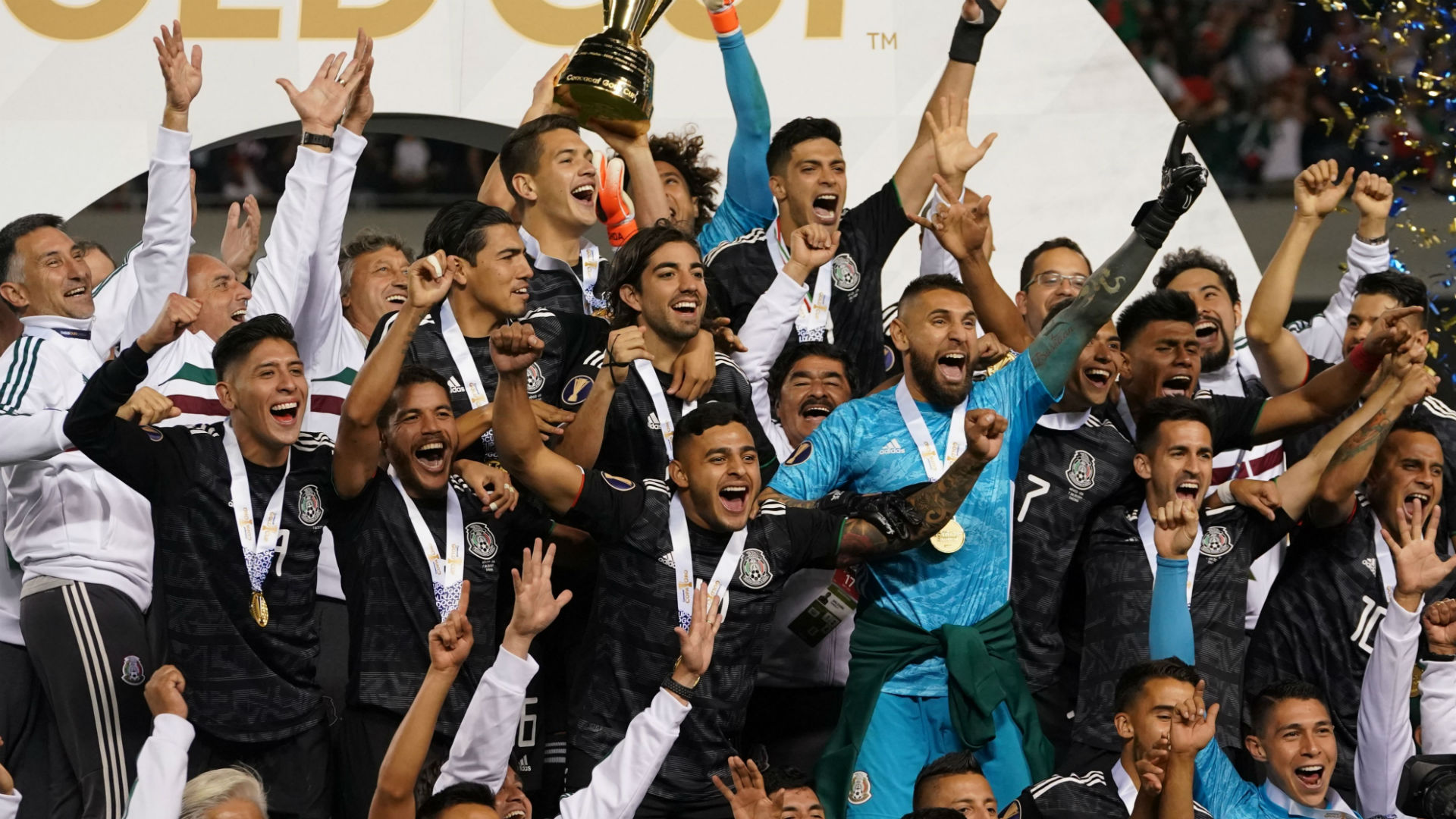 多斯桑托斯一剑封喉 墨西哥1-0击败美国夺得金杯赛冠军