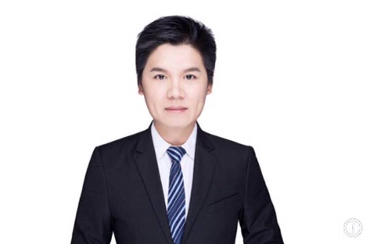 2008年本科毕业于复旦大学光科学与工程系,2014于瑞典林雪平大学物理